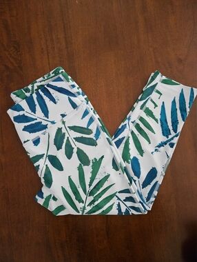 EUC Women's Cropped Leggings with Green & Blue Leaf Print